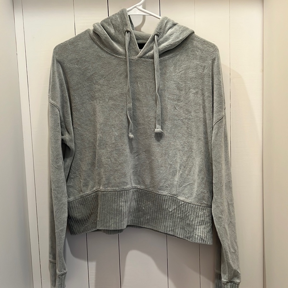 light green cropped sweatshirt - Picture 1 of 3